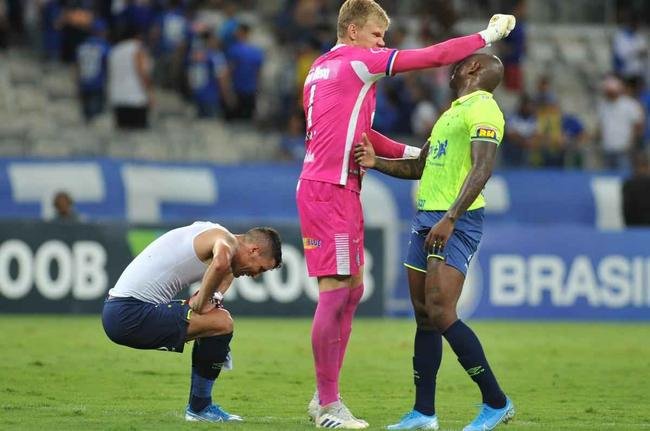 Cruzeiro estreou terceiro uniforme, o ltimo produzido pela Umbro
