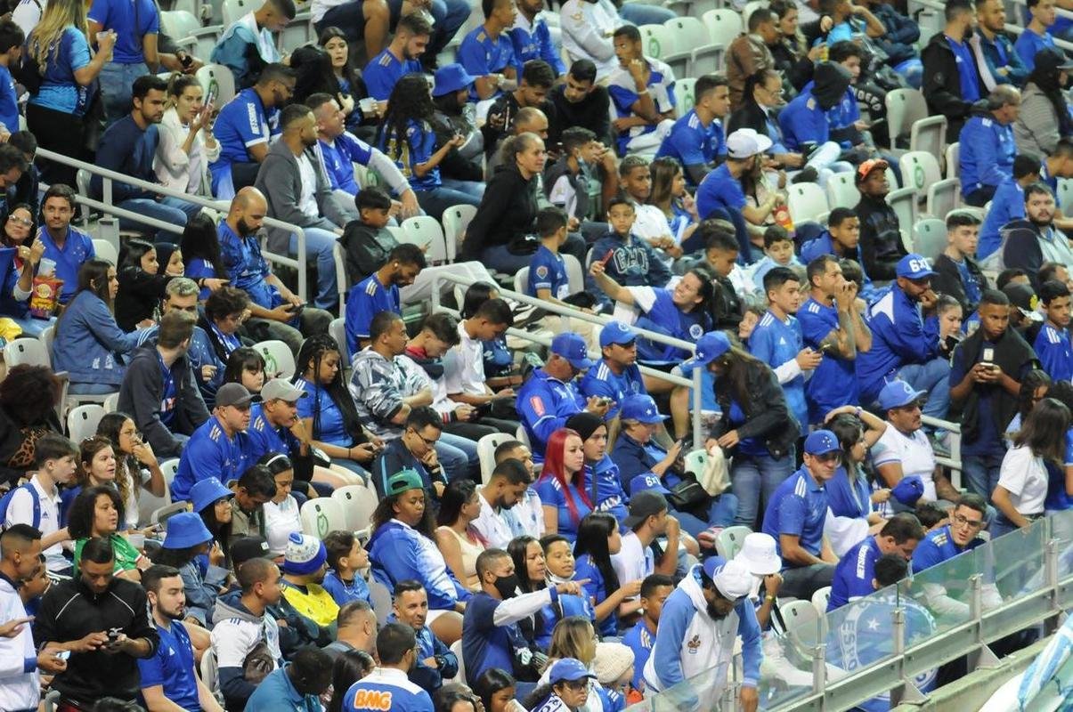 Fotos da torcida do Cruzeiro no Mineiro durante a partida contra o Sport, nesta tera-feira (28/6), pela 15 rodada da Srie B do Campeonato Brasileiro
