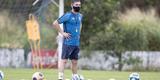 Jogadores do Nutico seguem trainando no CT Wilson Campos, sob a superviso do tcnico Gimar Dal Pozzo. Atletas e membros da comisso tcnica so submetidos s medidas de sade para evitar o contato e gerar possvel foco de Covid-19.