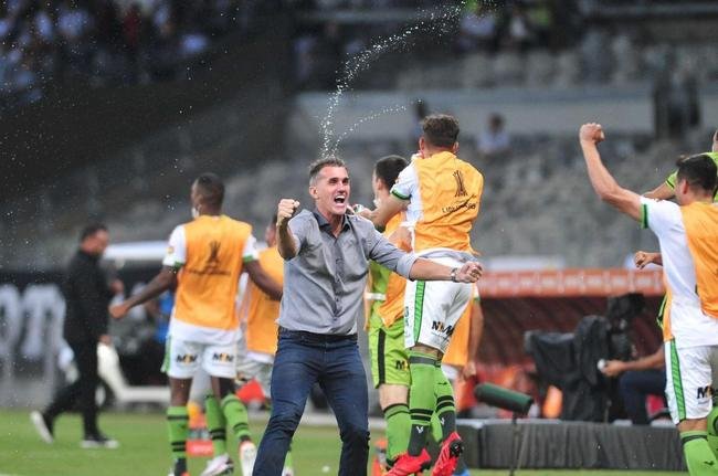 Fotos do golao de Felipe Azevedo, do Amrica, no clssico contra o Atltico, no Mineiro, pela Copa Libertadores