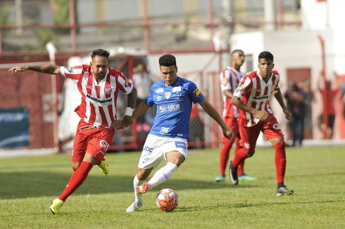 Fotos do duelo entre Villa Nova e Cruzeiro, neste domingo