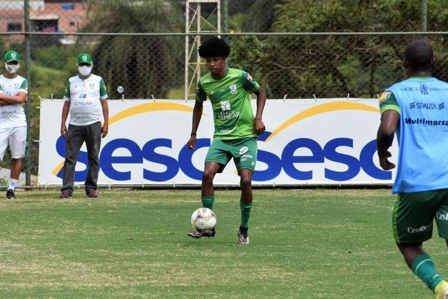O Amrica segue com treinos preparatrios para a disputa do Campeonato Mineiro 2021. Comandados pelo auxiliar tcnico Mrcio Hahn, jogadores da base americana - e tambm os que tiveram menos oportunidades na temporada 2020 - realizam atividades voltadas ao Estadual.