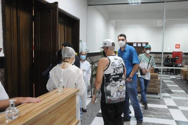 Imagens da reunio da Prefeitura de Belo Horizonte com dirigentes de Cruzeiro, Atltico e Amrica e representantes de torcidas organizadas. Tema do encontro foi o retorno do pblico aos estdios de futebol na capital mineira.