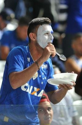 Torcida do Cruzeiro no duelo desta tera, no Mineiro, contra o Racing, pela Libertadores