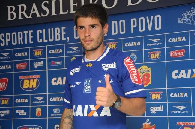 2016 - Federico Gino (volante): parceiro de Arrascaeta nos tempos de Defensor-URU, no teve o mesmo prestgio que o amigo no Cruzeiro e saiu do clube com apenas 11 jogos disputados.