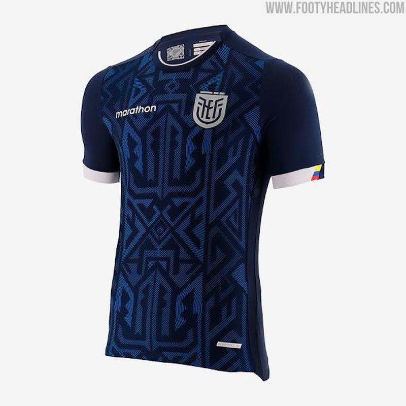 A camisa II do Equador para a Copa do Mundo  azul e foi divulgada de forma antecipada pelo portal Footyheadlines