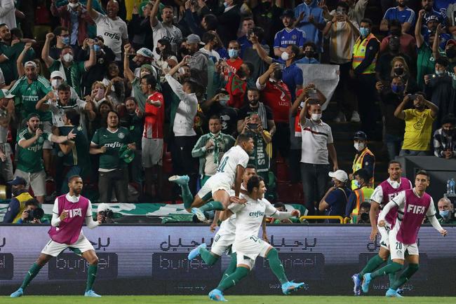 Gol de Raphael Veiga para o Palmeiras na final do Mundial. Meia empatou o jogo em cobrana de pnalti: 1 a 1