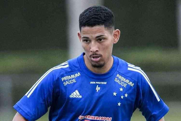 Z Eduardo - O atacante no jogou em 2021. No ltimo dia 16, o Cruzeiro informou que Z Eduardo foi submetido a novas avaliaes devido a uma alterao cardaca detectada em exames realizados em fevereiro. De acordo com o clube, 'foi constatado que houve uma significativa melhora no quadro, no entanto, ainda so encontrados parmetros que indicam que o procedimento ideal para o momento  a manuteno do estgio de repouso'.