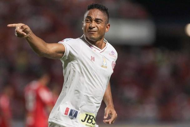 Luanderson abriu o placar pala o Náutico ainda no primeiro tempo do jogo, no Rei Pelé. O CRB virou, fez 2 a 1, mas o Náutico buscou o resultado com gols de Jorge Henrique e Jean Carlos, que marcou o terceiro de falta já nos acréscimos.