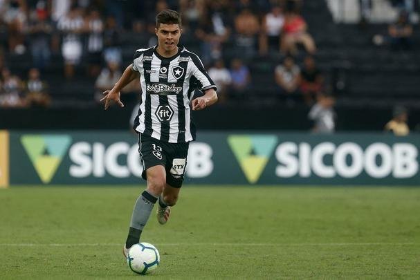 Fotos da vitória do Botafogo sobre o Atlético, por 2 a 1, no Engenhão, pela 18ª rodada do Brasileiro