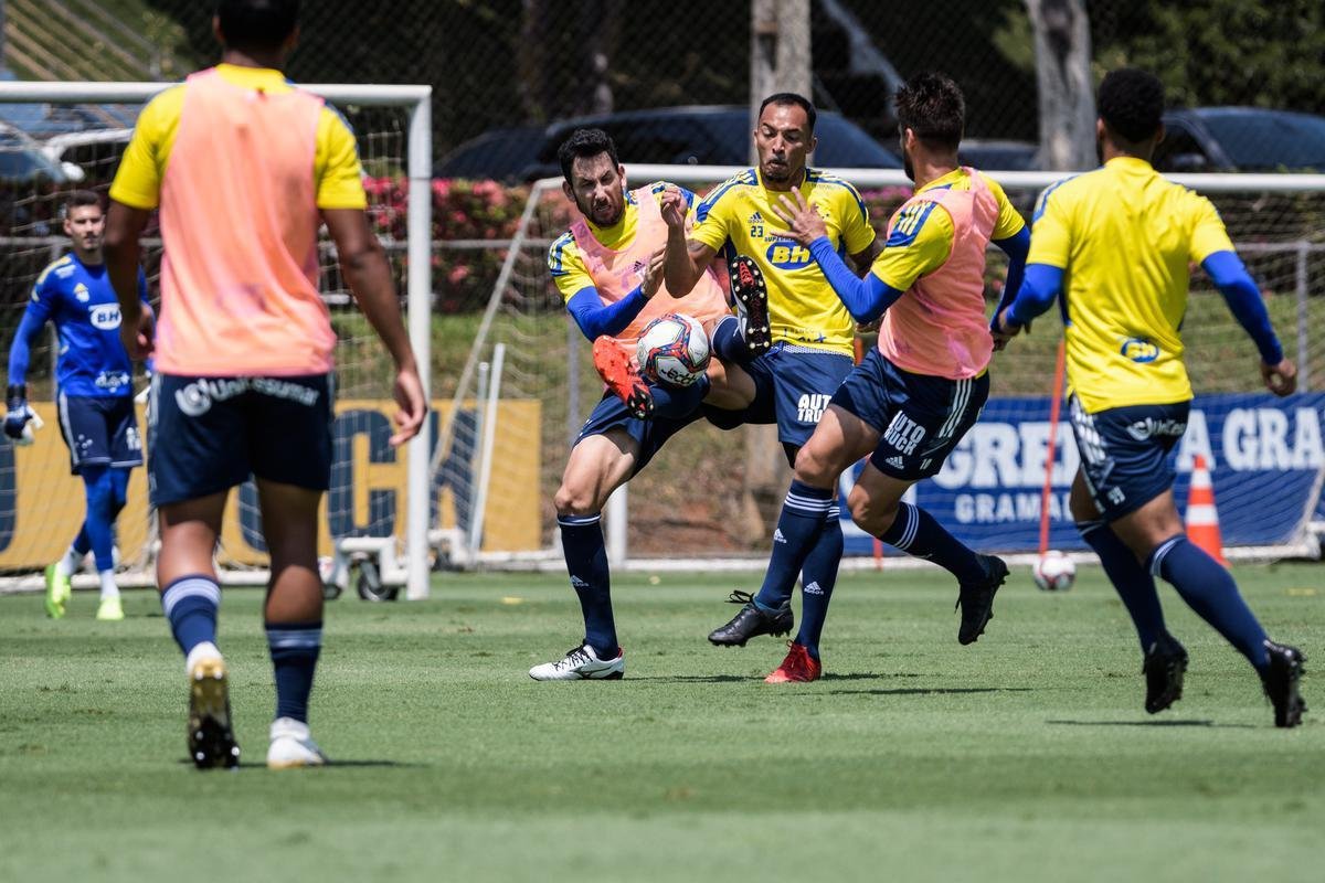 Treino acometeu em clima de descontrao no fechamento da preparao para o jogo deste domingo  