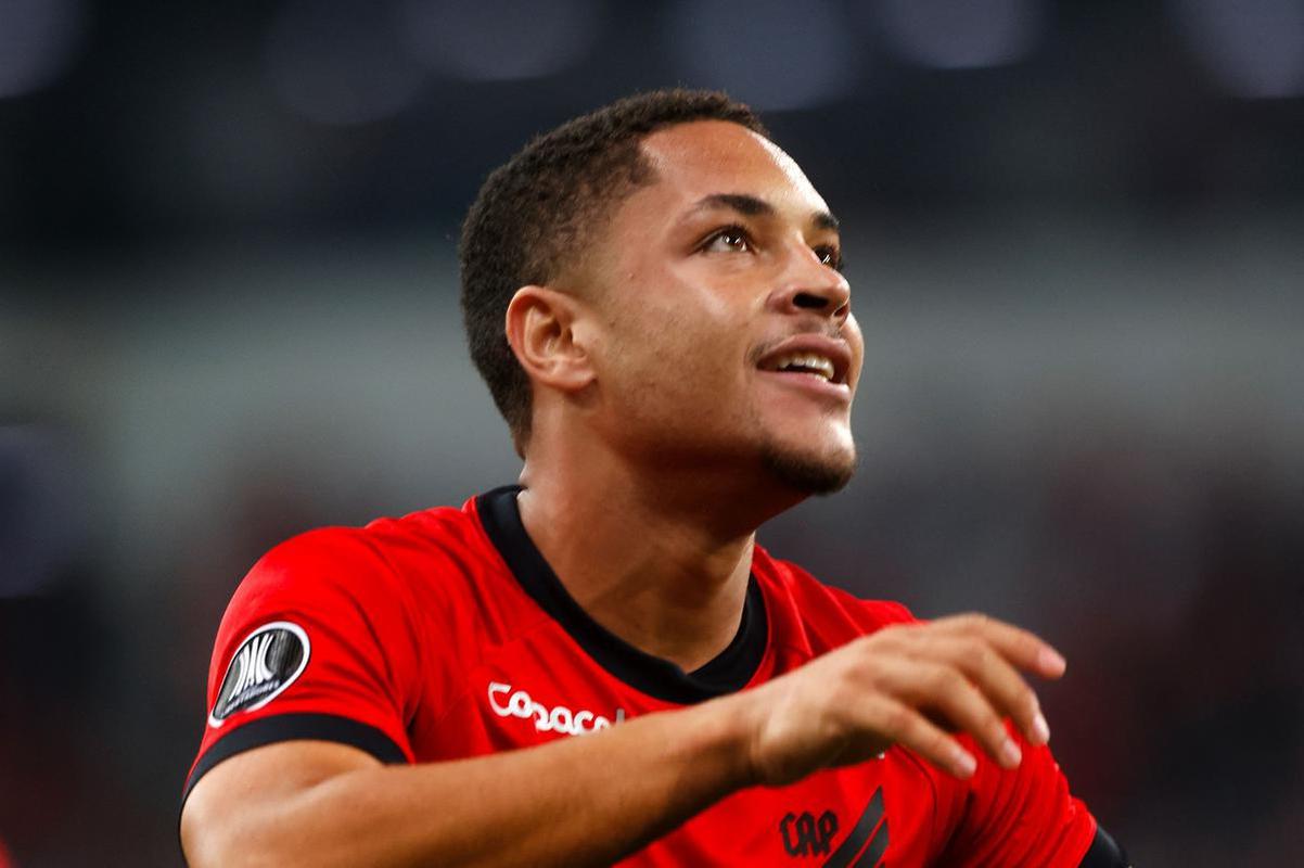 O Atltico visitou, na noite desta tera-feira (18/4), o Athletico-PR na Arena da Baixada, em Curitiba. A partida foi vlida pela 2 rodada do Grupo G da Copa Libertadores de 2023.