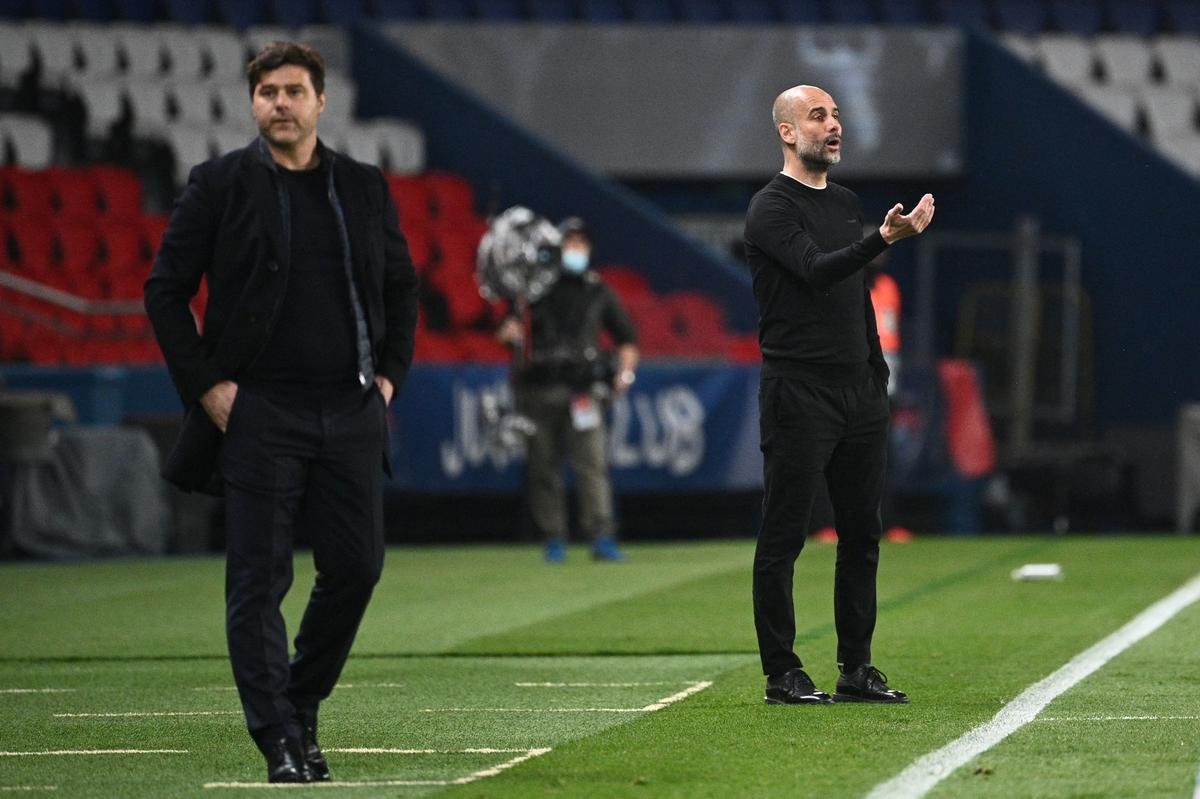 Reações dos técnicos Mauricio Pochettino, do PSG, e Pep Guardiola, do Manchester City, durante primeiro jogo da semifinal da Liga dos Campeões, no Parque dos Príncipes, em Paris
