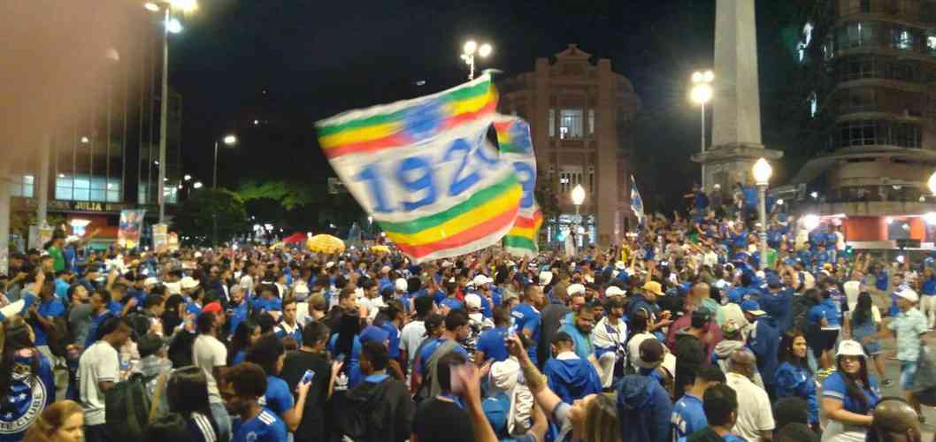 Festa do Cruzeiro na Praa 7 de Setembro, em Belo Horizonte, em comemorao ao acesso  Srie A do Campeonato Brasileiro de 2023