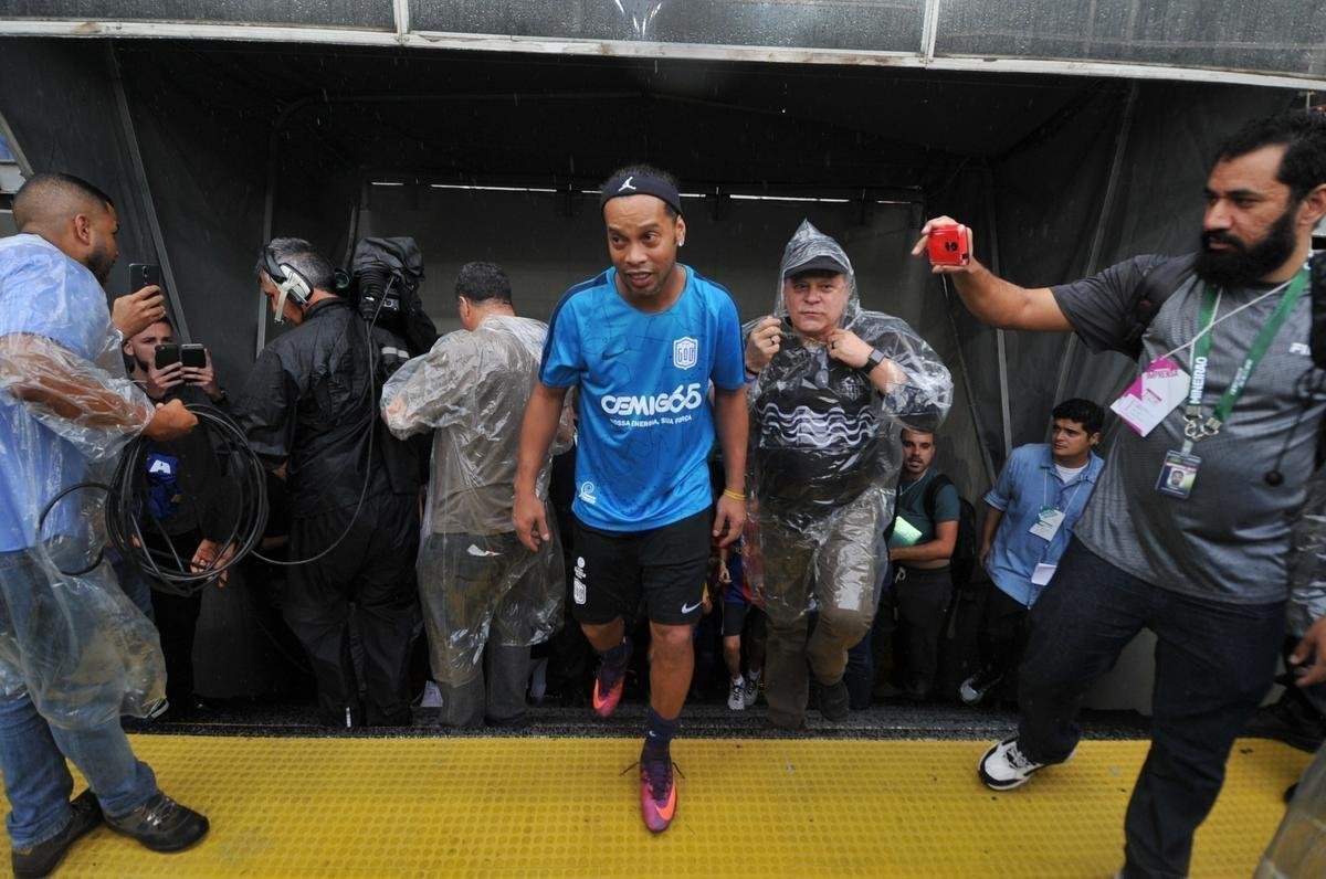 Fotos do 'Game of Dreams', jogo festivo dos Amigos do Ronaldinho contra os Amigos do Penta