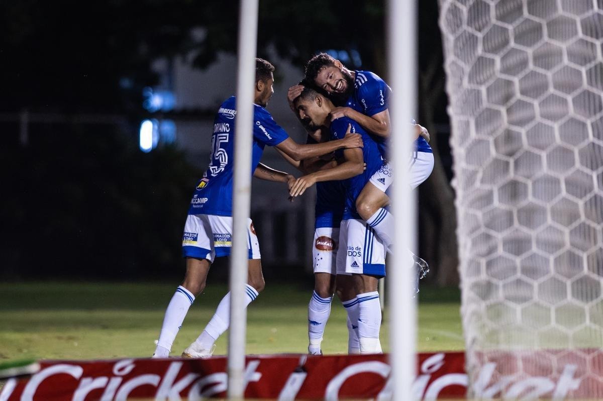 Fotos do jogo entre Vitória e Cruzeiro, no estádio Barradão, em Salvador, pela 28ª rodada da Série B
