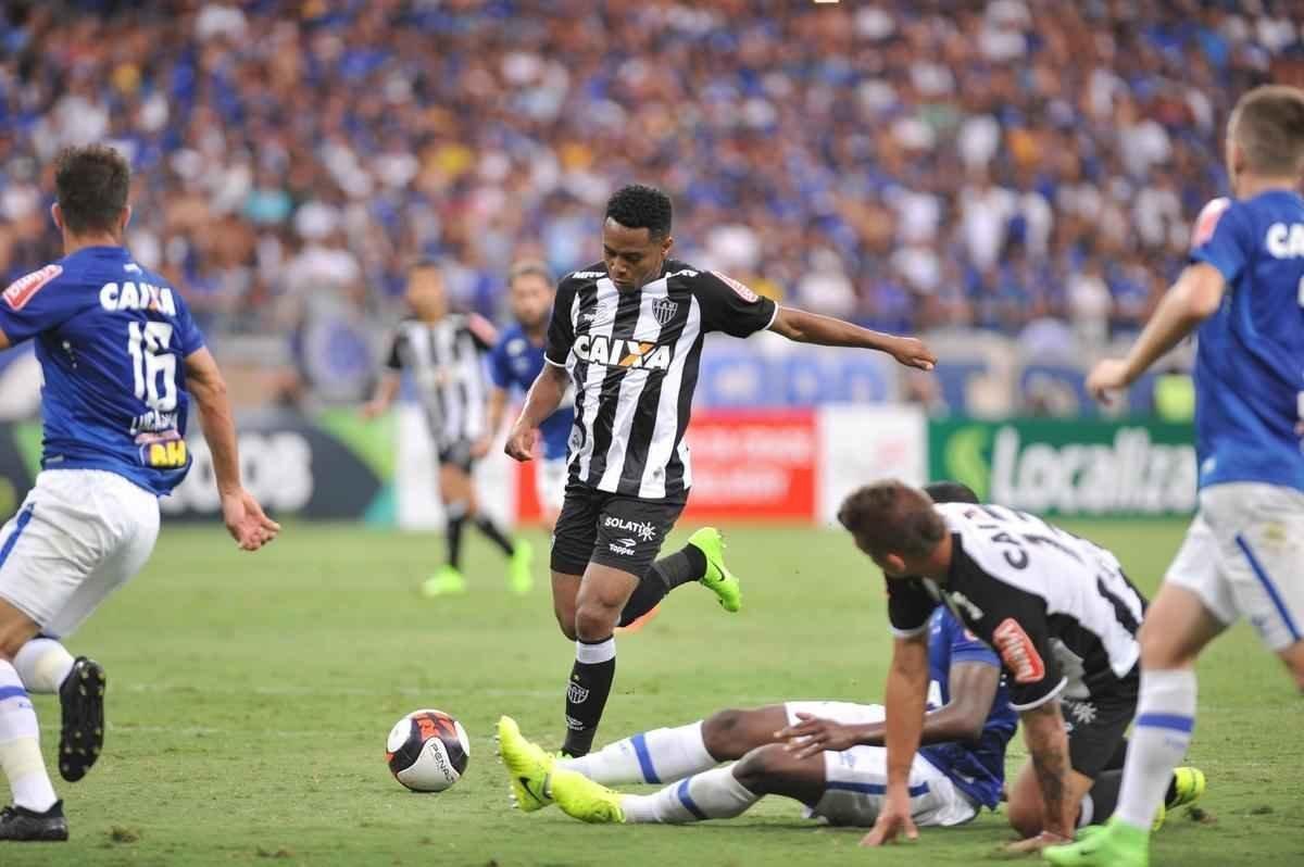 No segundo tempo, jogo ficou mais tenso. Arrascaeta fez 2 a 0 para o Cruzeiro, e Elias diminuiu para o Galo