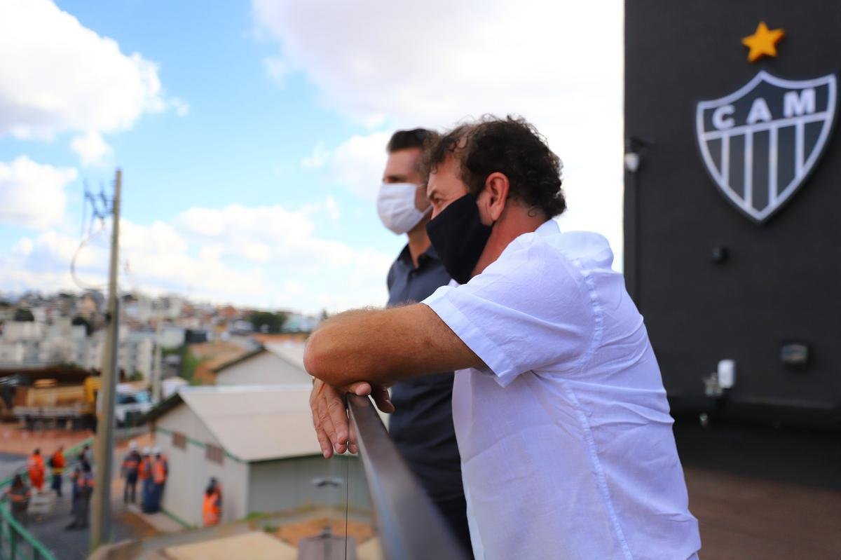 Aps comandar seu primeiro treino, Cuca foi apresentado na Arena MRV, futura casa do Atltico. O treinador de 57 anos conheceu o andamento das obras e respondeu perguntas de jornalistas no local.