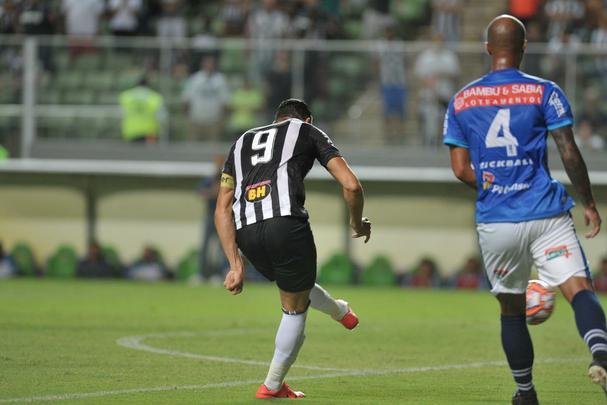 Veja fotos do jogo Atltico x URT