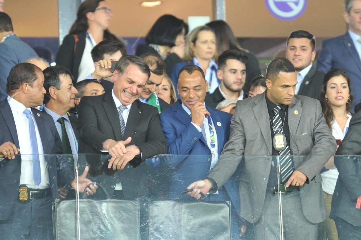 Governador de Minas, Romeu Zema, esteve no camarote do presidente Jair Bolsonaro no Mineiro durante jogo entre Brasil e Argentina pela semifinal da Copa Amrica