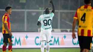Lukaku marca em retorno, e Internazionale vence Lecce na estreia da Serie A