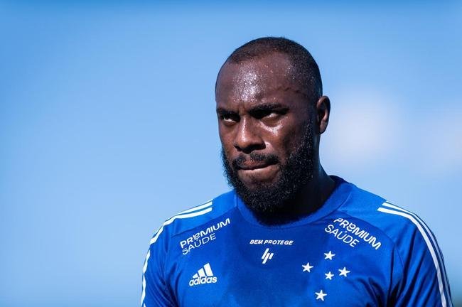 Manoel (zagueiro 1) - 76% dos votos