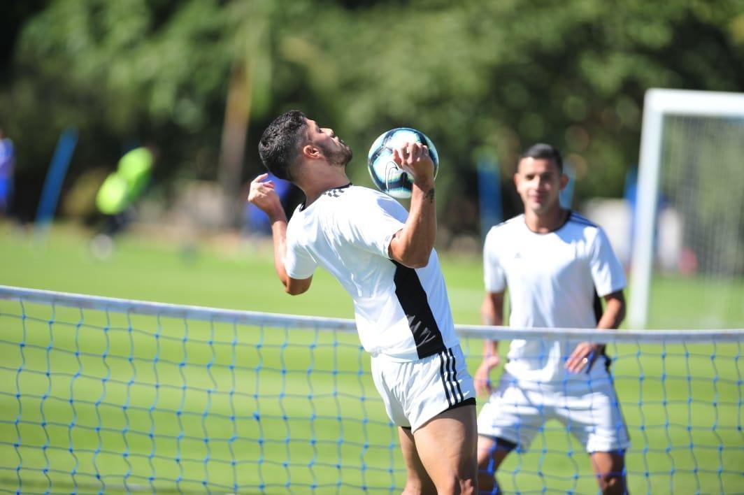 Seleo Paraguaia treina na Toca da Raposa 2