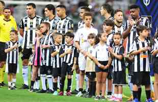 Mascotinhos do Atltico no jogo contra o Juventude, no Mineiro, pelo Campeonato Brasileiro de 2022