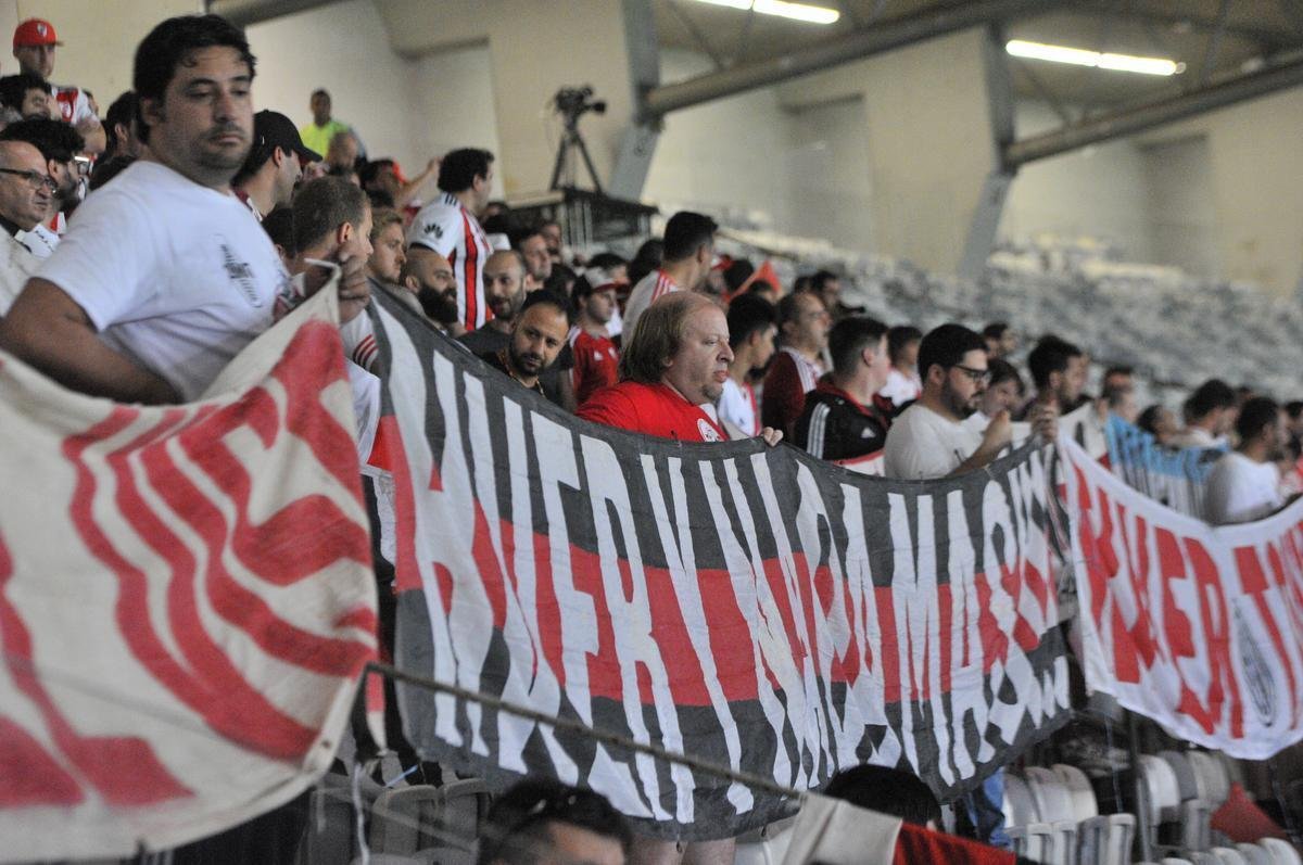 Fotos das torcidas de Cruzeiro e River Plate, no Mineiro, em duelo de volta das oitavas de final da Copa Libertadores