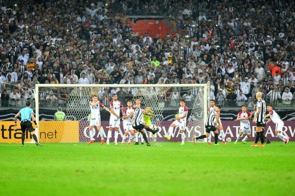 Fotos do primeiro tempo do duelo entre Atltico e Coln, no Mineiro, pela semifinal da Copa Sul-Americana