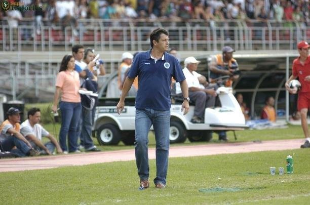 A diferena em relao  deciso do ano anterior era que a vantagem agora era do Galo. Mas a Raposa, ainda sob o comando de Adlson Batista, repetiu o placar do jogo de ida de 2008. O primeiro tempo teve apenas um gol, marcado por Klber j aos 39min. Na etapa final, Leonardo Silva e Jonathan, duas vezes cada, fizeram o time celeste repetir a maior goleada na histria dos clssicos no Gigante da Pampulha.