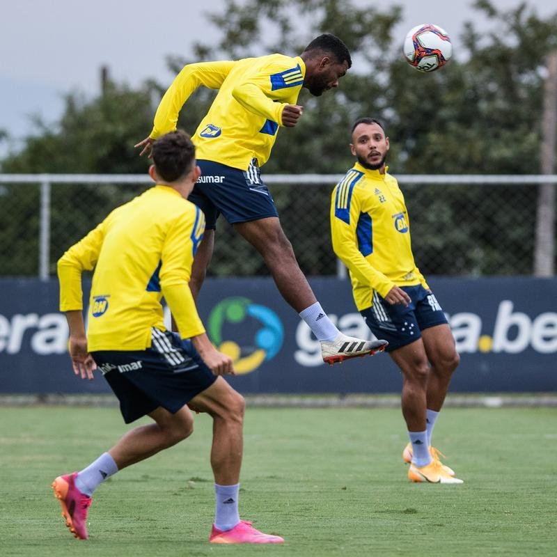 Jogadores do Cruzeiro realizaram primeiro treino sob comando de Mozart nesta sexta-feira (11/06)