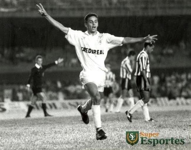 Euller com a camisa do Amrica campeo mineiro de 1993