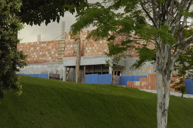 Fotos das obras de ampliação do hotel e de prédios administrativos da Toca da Raposa II, centro de treinamentos do Cruzeiro, em 2009