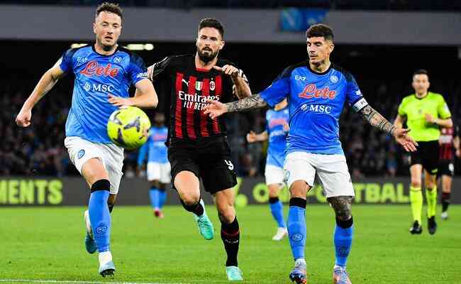 Milan e Napoli se enfrentam pela Champions League