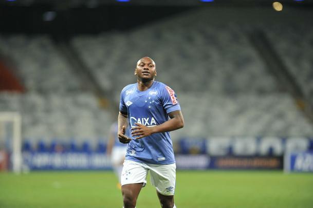 Raniel e De Arrascaeta marcaram os gols da vitria cruzeirense no Mineiro