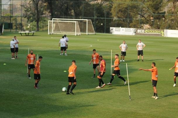 Vagner Mancini e Luan concederam entrevista na Cidade do Galo