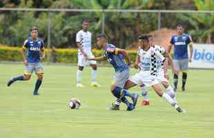 Com gols de Rafael Sobis, Ramn bila e Alex, Cruzeiro venceu Arax neste domingo por 2 a 0, em jogo-treino realizado na Toca da Raposa II (fotos: Marcos Vieira/EM D.A Press)