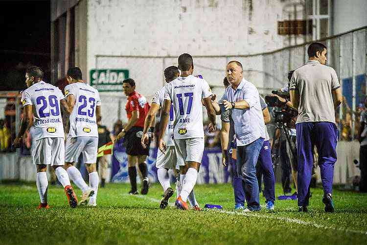 Atacante Daniel Angulo deixa o CSA com sete jogos e apenas um gol, csa