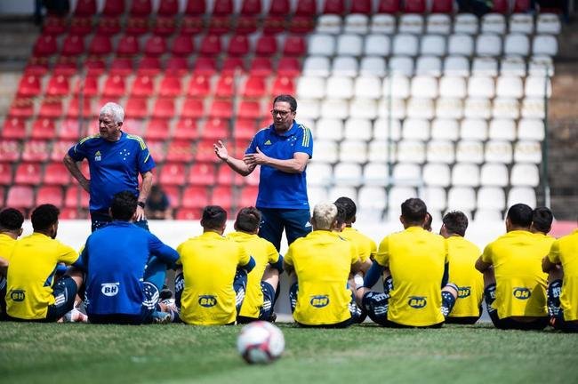 Fotos do treino do Cruzeiro na Arena do Jacar, em Sete Lagoas. Time fechou a preparao para enfrentar a Ponte Preta, s 11h deste sbado, pela 23 rodada da Srie B