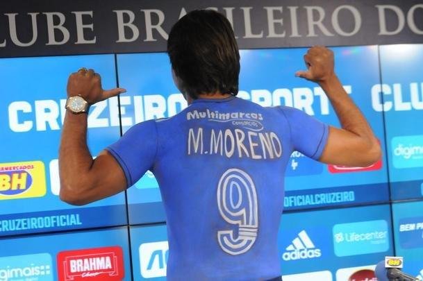 Fotos da apresentao do atacante Marcelo Moreno como novo reforo do Cruzeiro para 2020. Duante entrevista, jogador foi acompanhado pela esposa Marilisy Antonelli e pela filha, Maria Clara