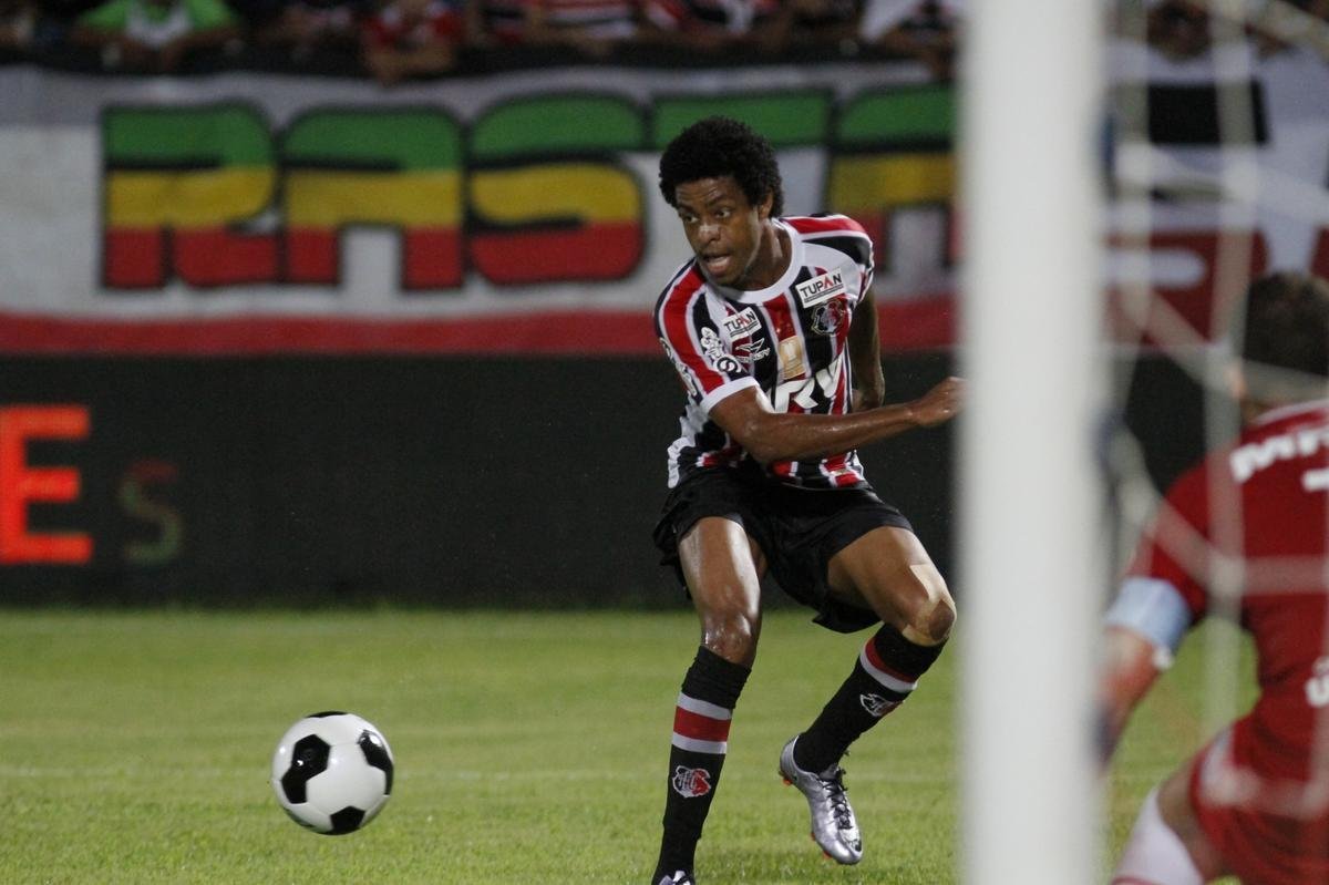 Em 2016, o Santa Cruz ainda contou uma camisa da Penalty apenas para a disputa da Copa do Nordeste