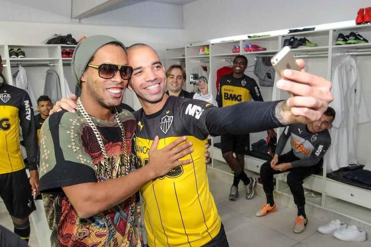 Ronaldinho Gacho se despediu dos jogadores e dos funcionrios do Atltico