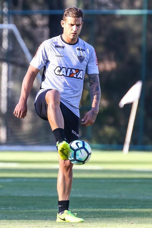 Galo afia pontaria em treino para melhorar nmeros no Brasileiro