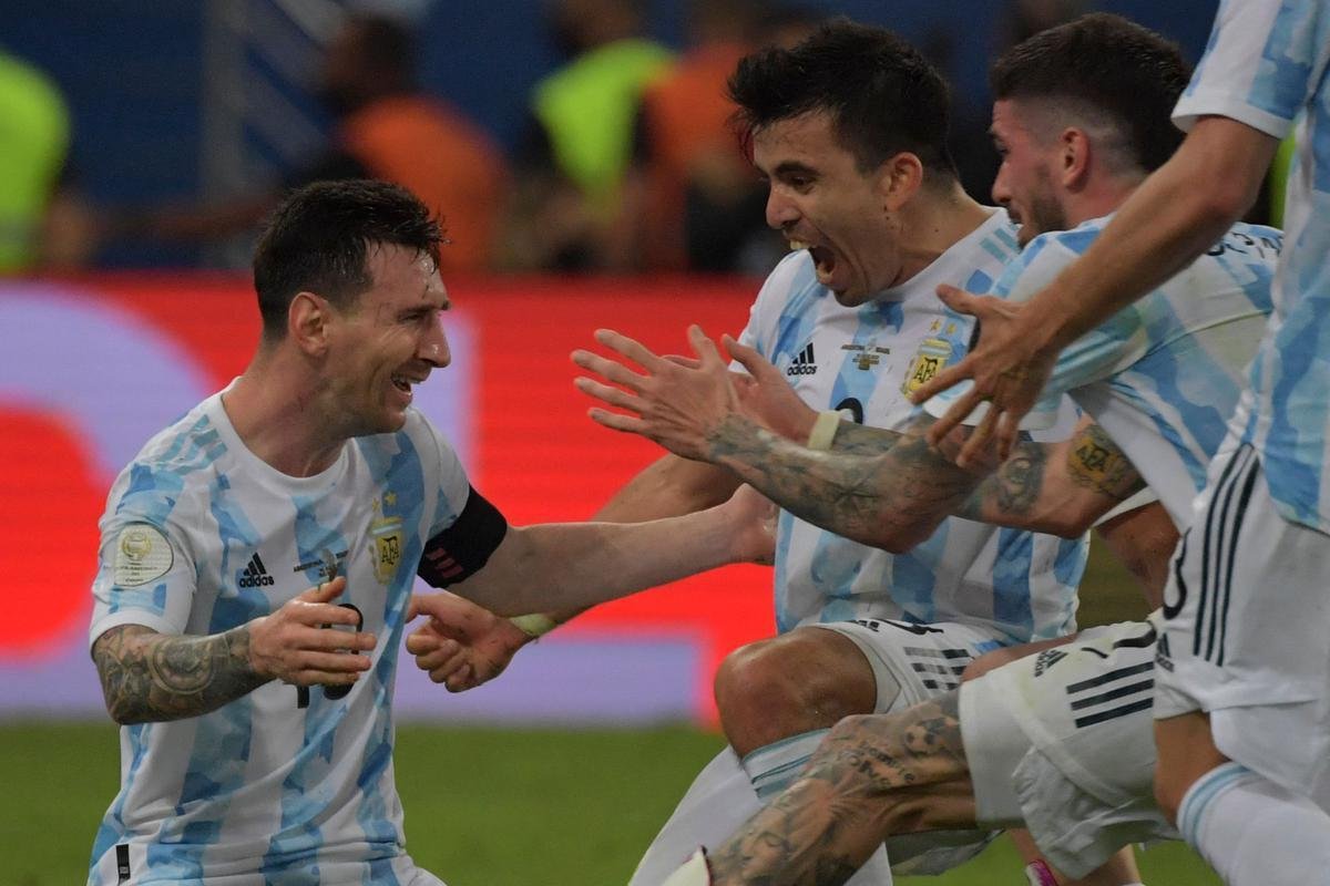 Argentina conquistou 15 ttiulo da Copa Amrica ao vencer o Brasil por 1 a 0, neste sbado, no Maracan. nico gol foi marcado por Di Mara, eleito o destaque da deciso. J o astro Lionel Messi ganhou o prmio de craque da competio.