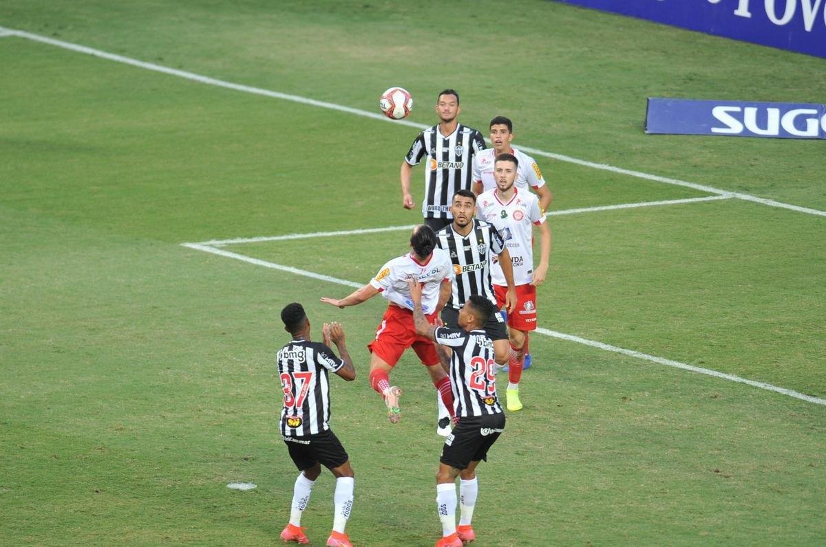 Fotos do jogo de ida da semifinal do Mineiro entre Tombense e Atltico, no Independncia, em Belo Horizonte.