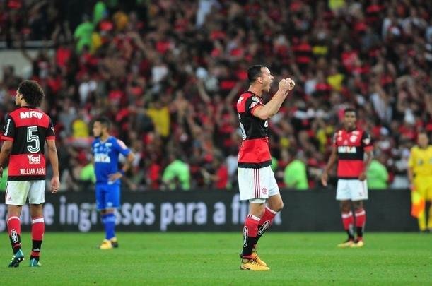 No segundo tempo, Flamengo saiu na frente, com Lucas Paquet. Aos 38, Arrascaeta empatou e fez a alegria da torcida cruzeirense no Maracan