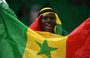 Fotos dos torcedores de Senegal e Holanda durante jogo pelo Grupo A da Copa do Mundo.