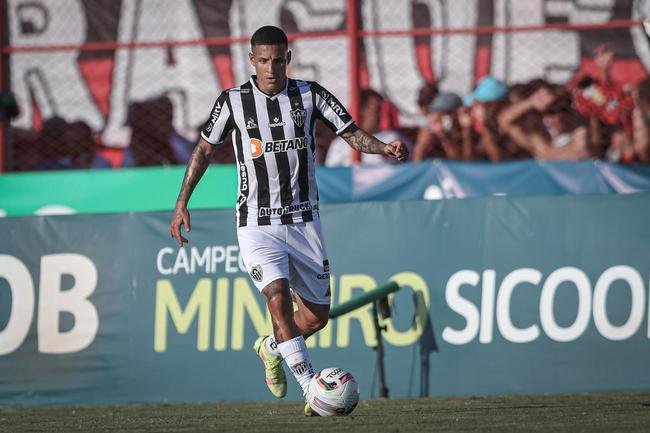 Fotos do jogo entre Pouso Alegre e Atltico, pelo Mineiro