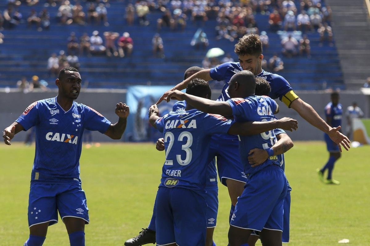Cruzeiro chegou a abrir 2 a 0 sobre o Londrina, com gols de Lucas Silva e Sassá, mas cedeu o empate no segundo tempo e perdeu nos pênaltis por 3 a 1. Time foi eliminado na semifinal da Primeira Liga.